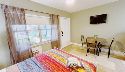 Standard Queen Room