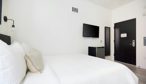 Room, 1 Queen Bed (Mobility/Hearing Access, Roll-in Shwr)