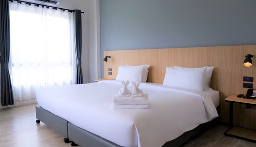 Deluxe Corner King Room