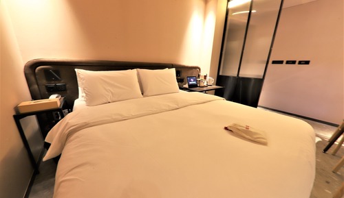 Deluxe Room, Non Smoking, Bathtub