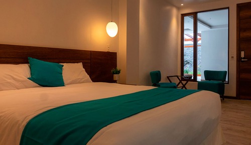 Deluxe Studio Suite