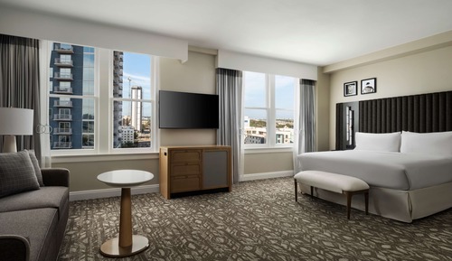 Room, 1 King Bed, Accessible (Hearing)