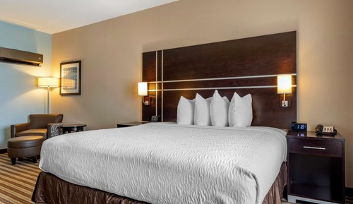 Standard Room, 1 King Bed, Non Smoking, Bathtub