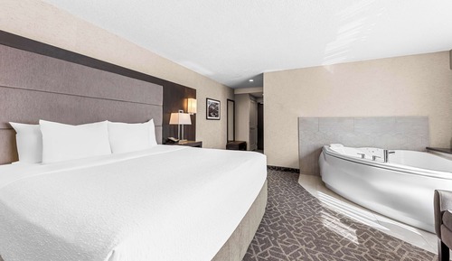 Suite, 1 King Bed with Sofa bed, Non Smoking, Jetted Tub (with Sofabed)