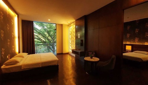 Business Suite, Garden View