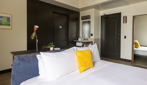 Accessible King Room (Lean On-Site Support)