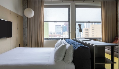 Deluxe King Room (Lean On-Site Support)