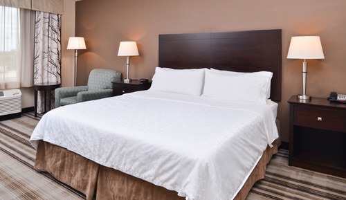 Standard Room, 1 King Bed, Accessible (Comm, Roll Shower)