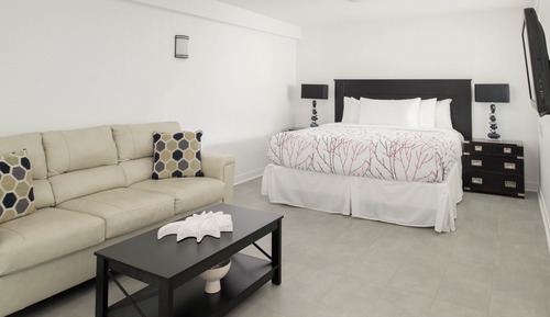 Deluxe King Suite