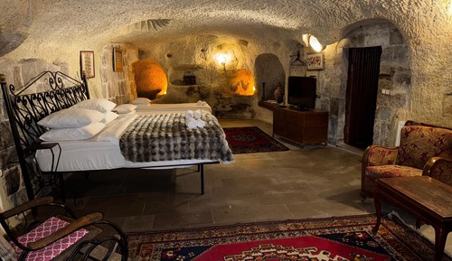 King Cave Room