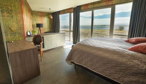 Superior Suite, Lake View