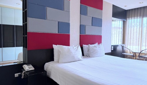 Superior King or Twin Room with City View