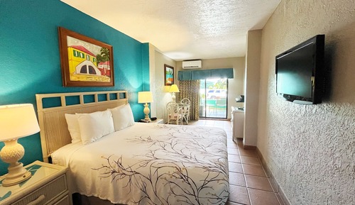 Garden View Queen Bed