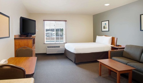 Suite, 1 Queen Bed, Smoking