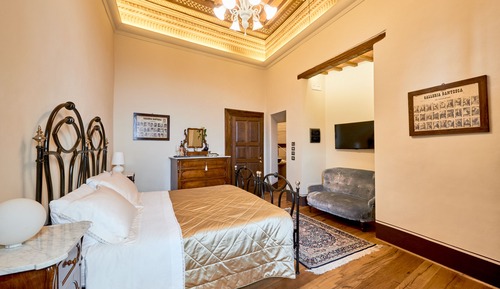Deluxe Room, 1 King Bed, Hill View