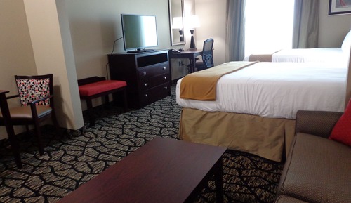 Suite, 2 Queen Beds, Accessible (Mobility Tub)