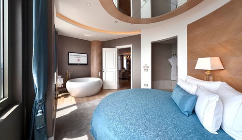 Corner Suite with Bosphorus View Lounge Access