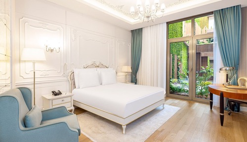 Deluxe Evergreen Room