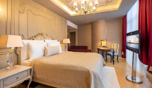 Luxury Suite With City View and Lounge A