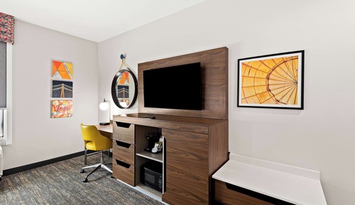 Room, 1 King Bed, Refrigerator & Microwave