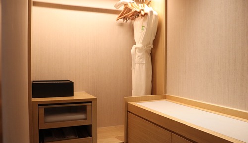 Deluxe Room, 2 Twin Beds, Lake View