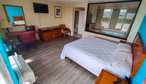 Exclusive Room, 1 King Bed, Non Smoking, Jetted Tub