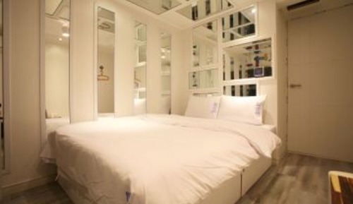 Room (Mirror Room OTT random allocation (Ne)