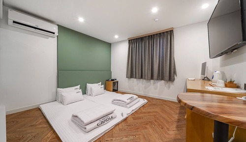 Room (Korean Style room (Netflix viewing av)