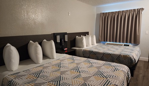 Standard Room, 2 Queen Beds, Non Smoking