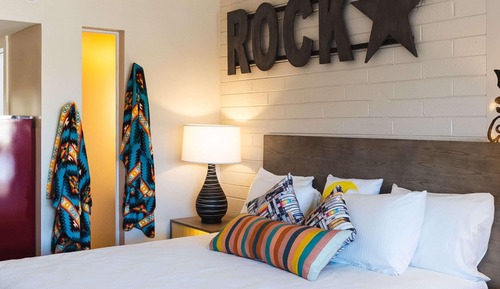 Standard Room, 1 King Bed, Accessible, Refrigerator & Microwave
