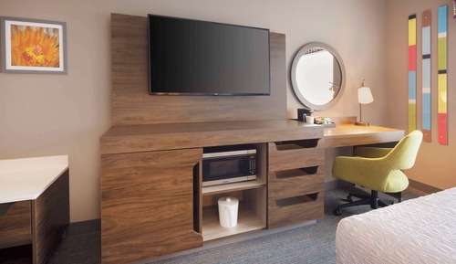 Room, 1 King Bed, Refrigerator & Microwave