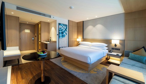 Deluxe Room, 1 King Bed, City View