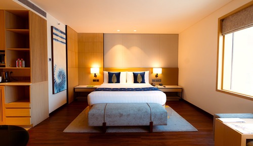 Studio Suite, 1 King Bed, City View