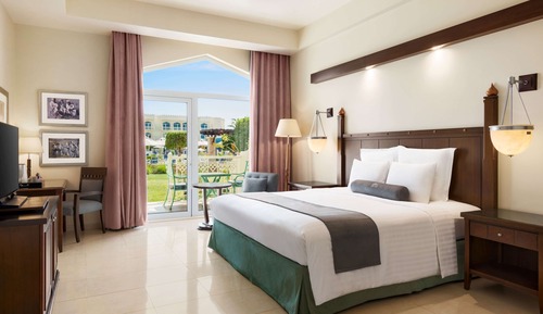 Room, 1 King Bed, Non Smoking, Pool Access