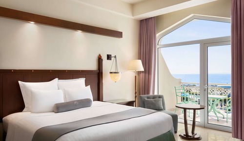 Room, 1 King Bed, Non Smoking (Ocean & Mountain View)