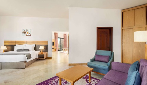 Executive Chalet, 1 King Bed, Non Smoking