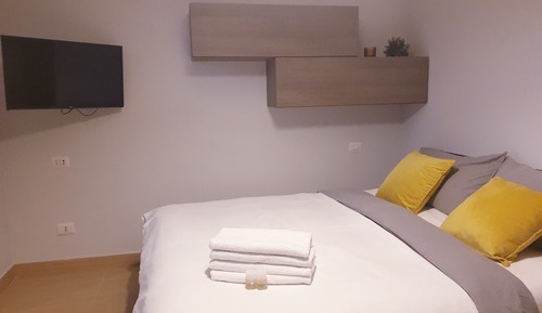 Comfort Room, 1 Queen Bed, Balcony, Garden View