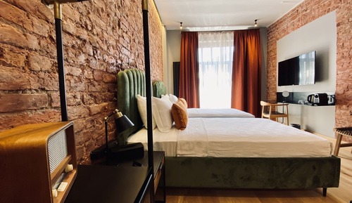 Superior Twin Room Street View
