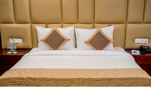 Deluxe Room, 1 King Bed, Non Smoking, Mountain View