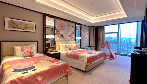 Room, 1 King Bed, Non Smoking (1.35 Small Bed, Parent-Child Room)