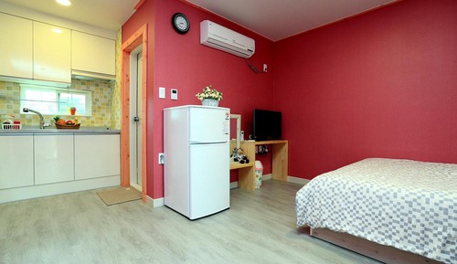 Basic Room, 1 Bedroom (karahyang)