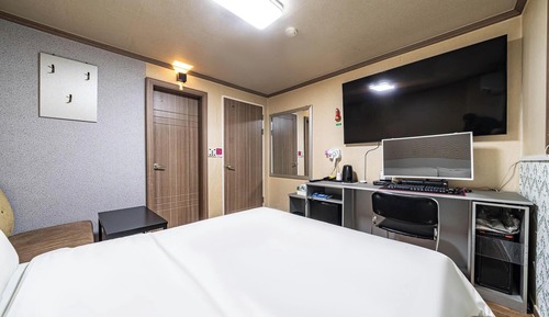 Room (Gaming 1PC - 65-inch TV cinema room ()