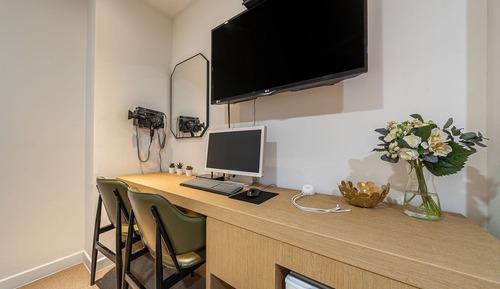 Room (Business For 1 (Netflix Clothing Care)