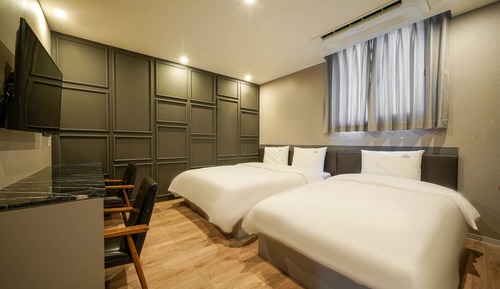 Room (Twin double + single (air purifier hi)