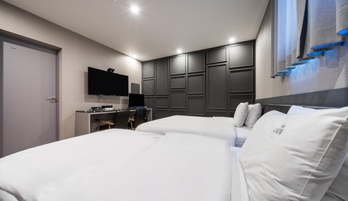 Room (Twin double + single (air purifier hi)