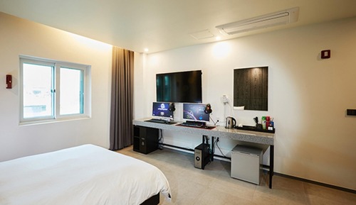 Room (Couple PC Room)