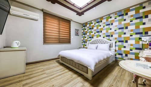 Room (Standard B (Netflix YouTube EV Charge)