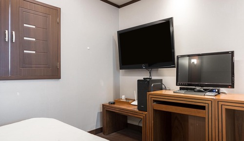 Room (Twin Deluxe (2 Bed Netflix No PC))