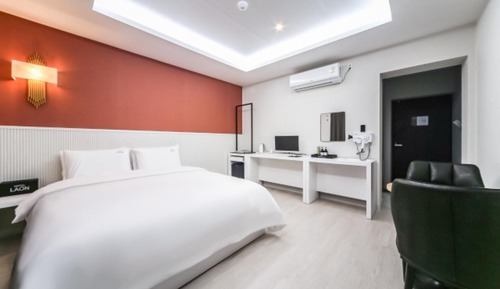 Room (Standard (Breakfast provided upon sta)