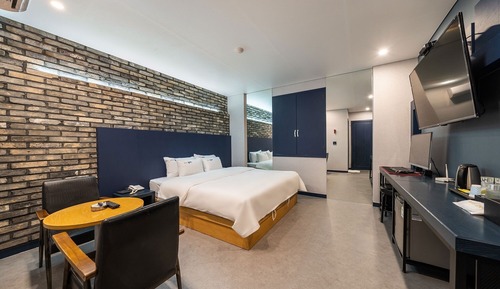 Room (Semi-private room (55-inch TV 1 PC fr)